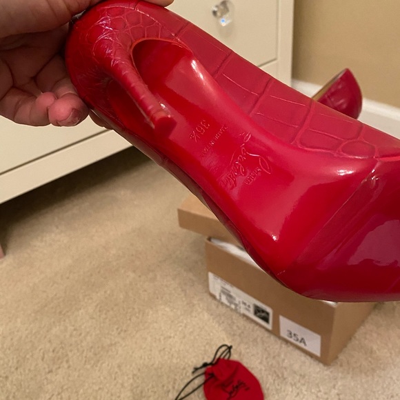 Kate 100 CALF ALI RED   
Christian Louboutin - Picture 7 of 12